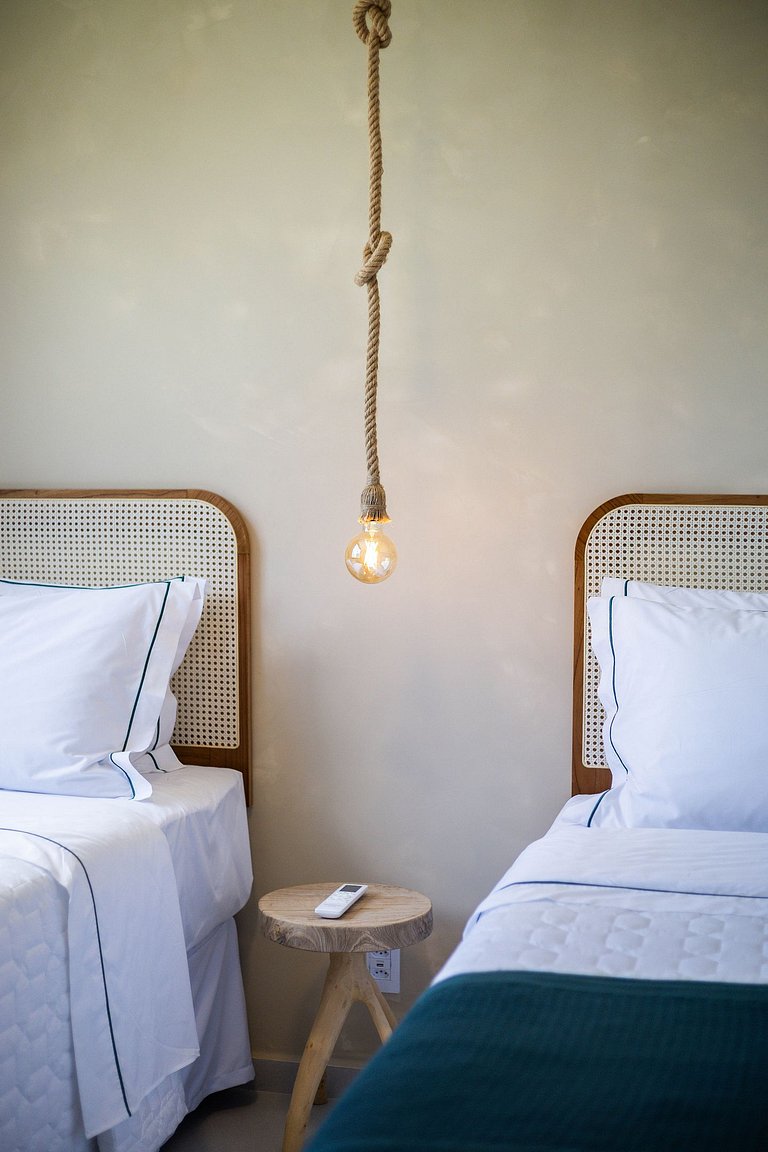 Muro Alto luxo com piscina privativa by Sintta