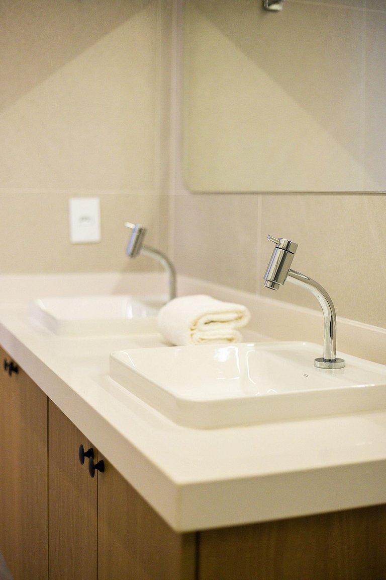 Muro Alto luxo com piscina privativa by Sintta