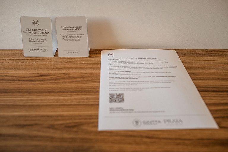 Térreo com Piscina Privativa, Muro Alto, by Sintta