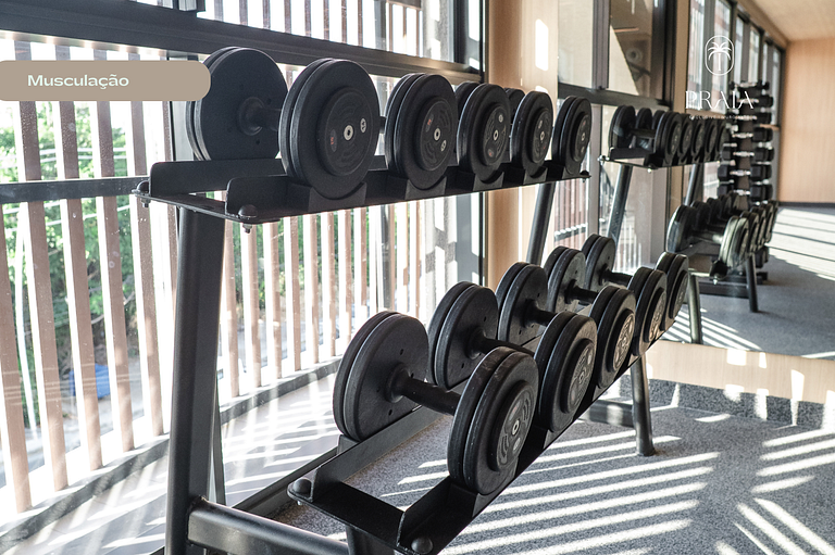 Térreo com Piscina Privativa, Muro Alto, by Sintta
